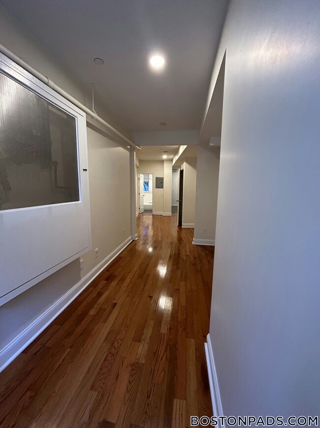 123 Sutherland Rd, Unit B in Boston, MA - Building Photo - Building Photo