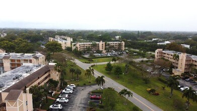 14307 Bedford Dr, Unit 3020 in Delray Beach, FL - Foto de edificio - Building Photo