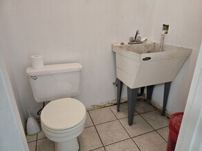 2037 NE Stephens St in Roseburg, OR - Building Photo - Building Photo