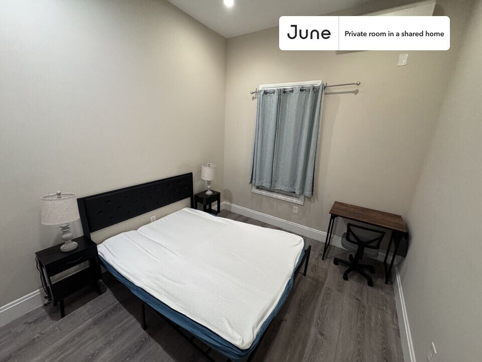 Private bedroom in 3 bed/2 bath Home in Brooklyn, NY - Building Photo