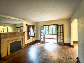 4049 Victory Pky in Cincinnati, OH - Building Photo - Building Photo