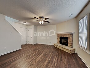 2130 Summer Breeze Way in Greenwood, IN - Foto de edificio - Building Photo