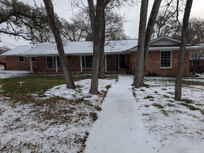 property at 3001 El Camino Dr