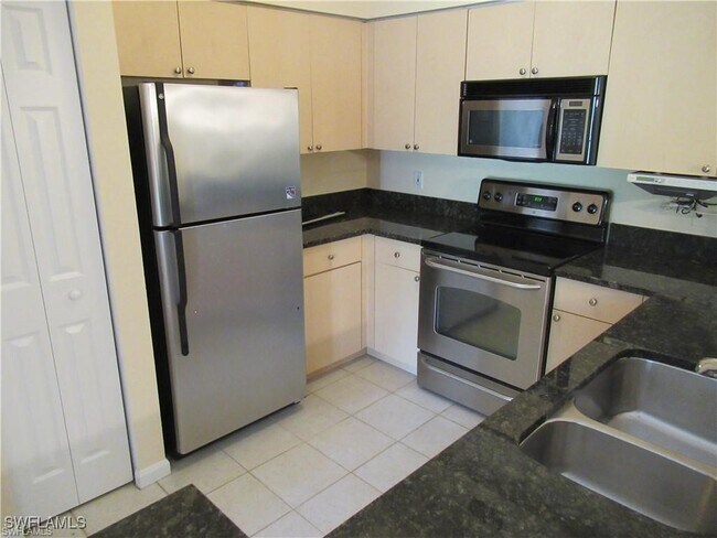 1105 Reserve Ct in Naples, FL - Building Photo - Building Photo