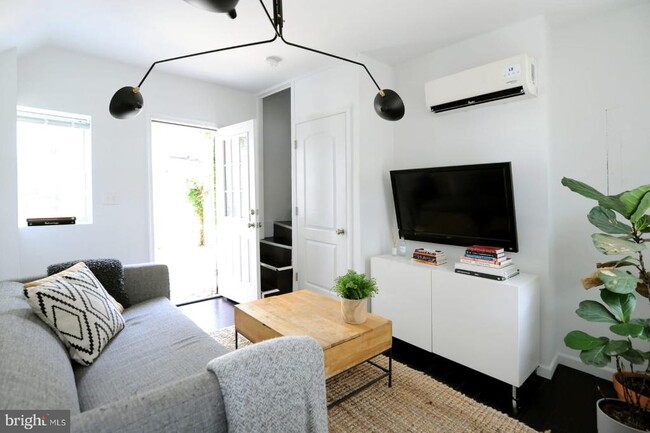 property at 1107 N Lee St