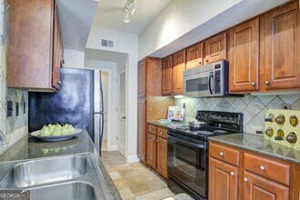 3460 Kingsboro Rd NE, Unit 544 in Atlanta, GA - Building Photo - Building Photo