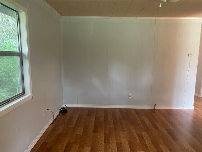 1060 Bonner St in Silsbee, TX - Building Photo - Building Photo