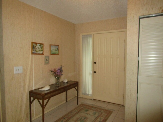 365 Quebec Ct in Royal Palm Beach, FL - Building Photo - Building Photo