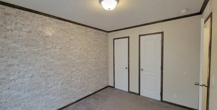 204 Birch Ln in Columbus, MI - Foto de edificio - Building Photo