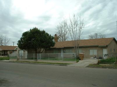 116-118 Lincoln Blvd in Bakersfield, CA - Building Photo