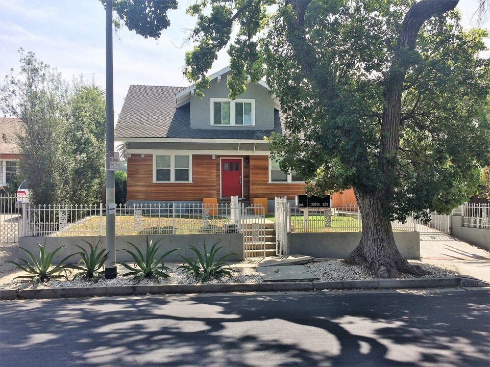 Coronado in Los Angeles, CA - Building Photo