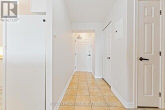 120 Grant Carman Dr in Ottawa, ON - Building Photo - Building Photo