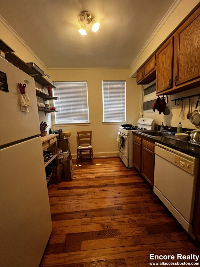 8 Fairbanks St, Unit 3 in Brookline, MA - Building Photo - Building Photo