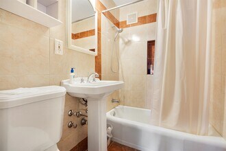 225 St Pauls Ave in Jersey City, NJ - Building Photo - Building Photo