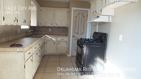 1413 City Ave in Moore, OK - Foto de edificio - Building Photo