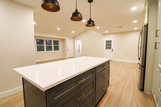 201 Elmwood Cir in Cheshire, CT - Building Photo - Building Photo