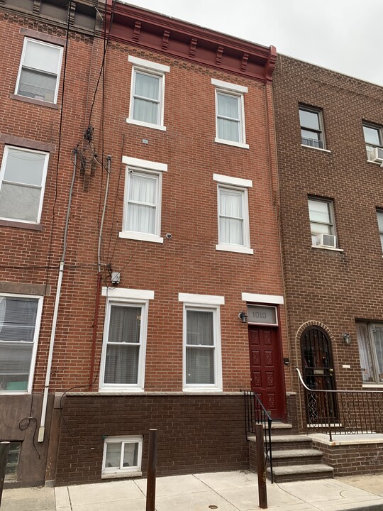 1010 Winton St in Philadelphia, PA - Building Photo