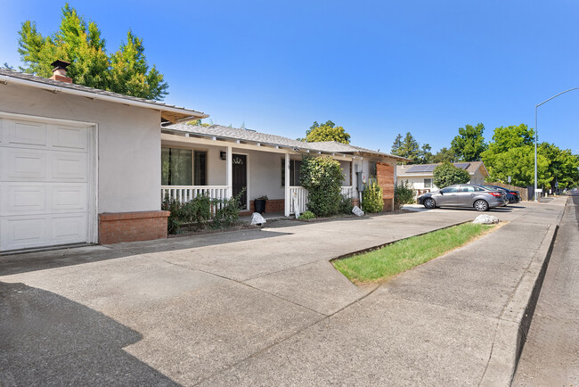 1179 East Ave in Chico, CA - Building Photo - Building Photo