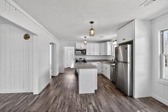 10208 TN-13 in Linden, TN - Building Photo - Building Photo