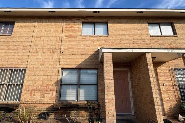property at 1005 Castle Heights Dr
