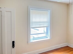 2008 W Foster Ave, Unit 1 in Chicago, IL - Building Photo - Building Photo