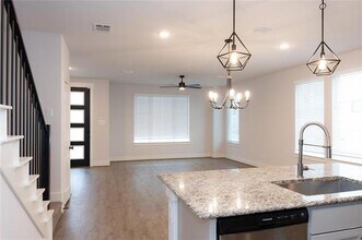 821 Crystal Oak Ln in Arlington, TX - Building Photo - Building Photo