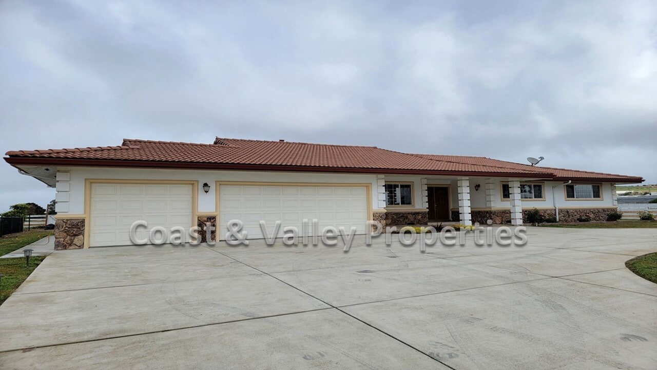 14395 Russo Rd in Castroville, CA - Building Photo
