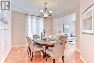 13 Wiltshire Dr in Markham, ON - Building Photo - Building Photo