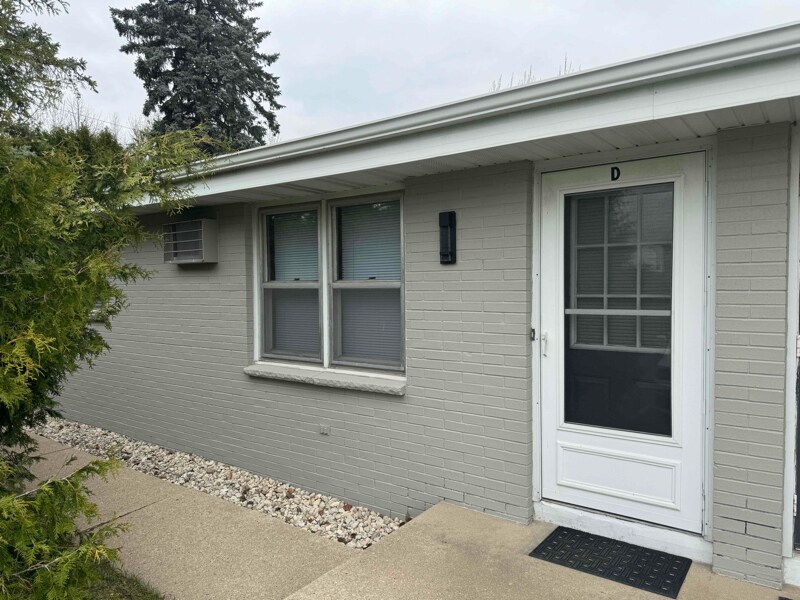 2176 Carstensen Ln-Unit -D in Ashwaubenon, WI - Building Photo
