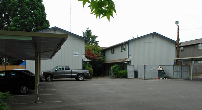 136-140 NE Conifer Blvd in Corvallis, OR - Building Photo - Building Photo