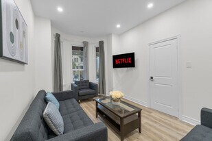 77 Montrose Ave, Unit SI ID1403774P in Toronto, ON - Building Photo