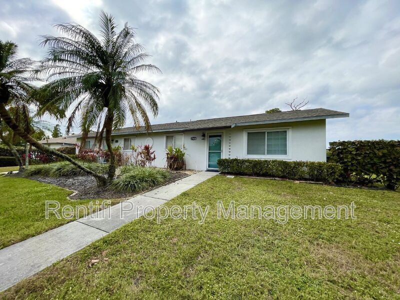 17430 W Carnegie Cir in Ft. Myers, FL - Building Photo