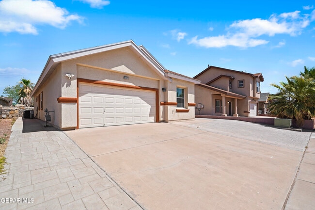 5477 Francisco Roque Dr in El Paso, TX - Building Photo - Building Photo