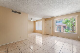1693 E Rochelle Ave in Las Vegas, NV - Building Photo - Building Photo