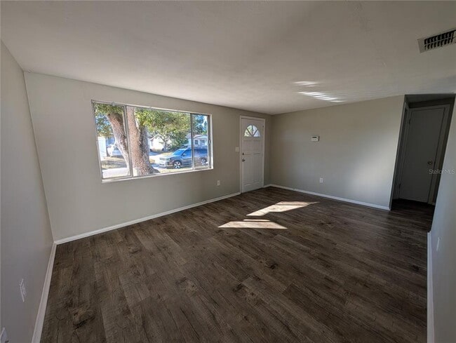 7201 Rhinebeck Dr in Port Richey, FL - Building Photo - Building Photo