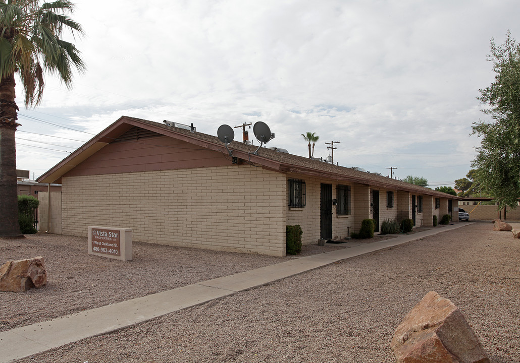 1 W Oakland St in Chandler, AZ - Foto de edificio