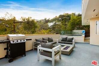 8469 Franklin Ave in Los Angeles, CA - Building Photo - Building Photo