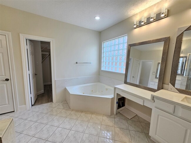 12503 Rosewood Way Ln