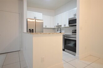 9499 W McNab Rd in Tamarac, FL - Building Photo - Building Photo