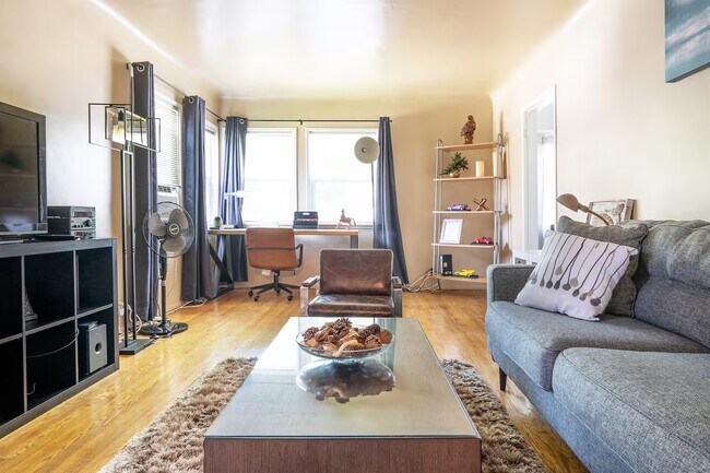 4965 Ellenwood Dr in Los Angeles, CA - Building Photo - Building Photo