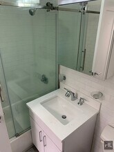 East 82nd Street in New York, NY - Building Photo - Building Photo