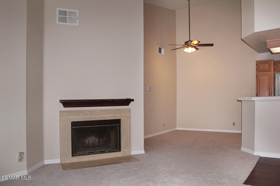 697 Sutton Crest Trail in Oak Park, CA - Building Photo