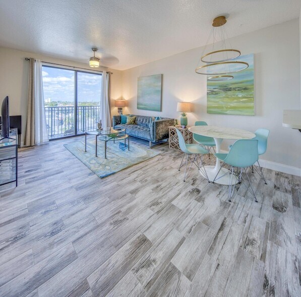 511 Lucerne Ave, Unit 408 in Lake Worth Beach, FL - Foto de edificio - Building Photo