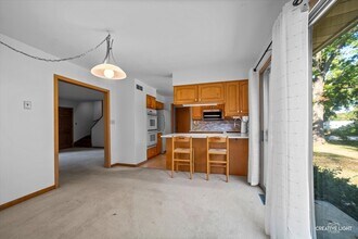38W686 Glenview Dr in St. Charles, IL - Building Photo - Building Photo