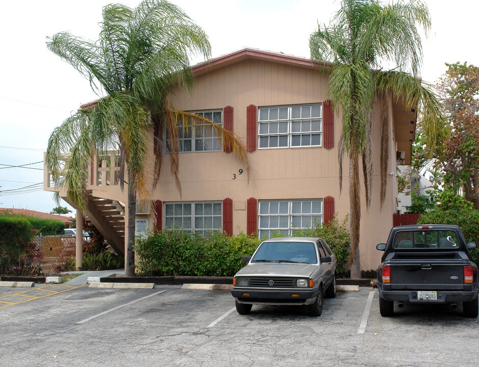 Cypress Cove Apartments in Pompano Beach, FL - Foto de edificio