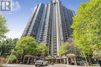 45-3645 Kingsbridge Garden Cir in Mississauga, ON - Building Photo - Building Photo
