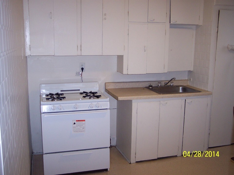 3431 W Kilbourn Ave in Milwaukee, WI - Building Photo