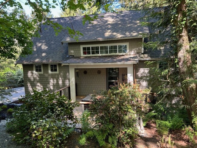 property at 8147 Hansen Rd NE