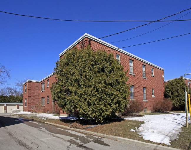 Saranac Park Apartments in Toronto, ON - Building Photo - Building Photo