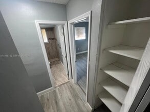 6877 NW 30th St in Sunrise, FL - Building Photo - Building Photo